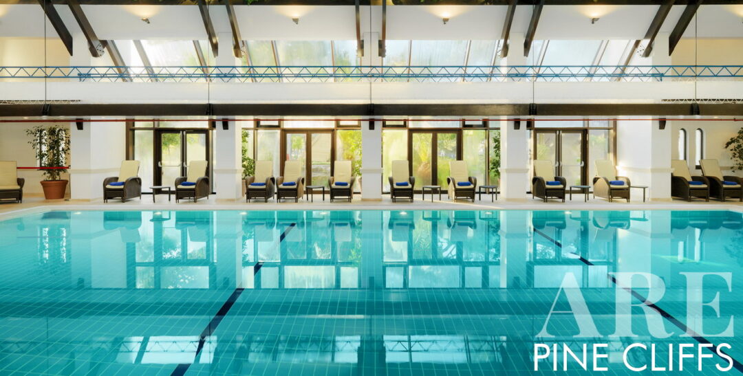 <em>Piscinas com condições luxuosas
</em><br>piscina interior localizada no Hotel Sheraton e piscina localizada junto ao Golf Club House. Além das piscinas aquecidas, existem também diversas piscinas exteriores